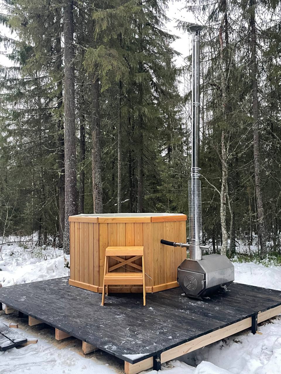 Купель на участке зимой